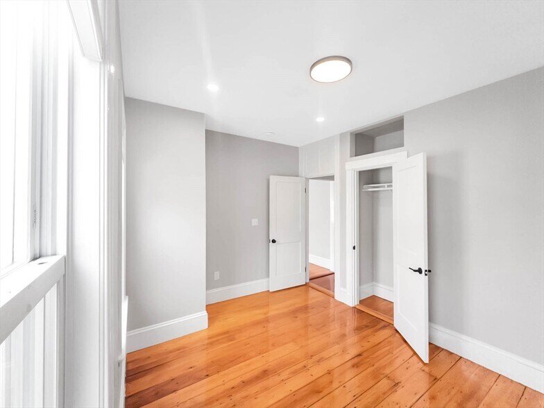 Building Photo - 16 Arcola St