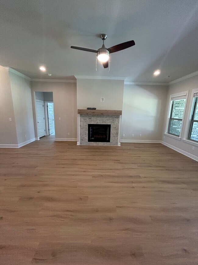 Building Photo - Beautiful Bentonville Home! 4 Bedrooms, 2 ...