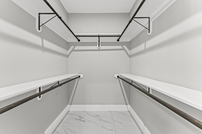 Building Photo - 9106 Everglade Dr