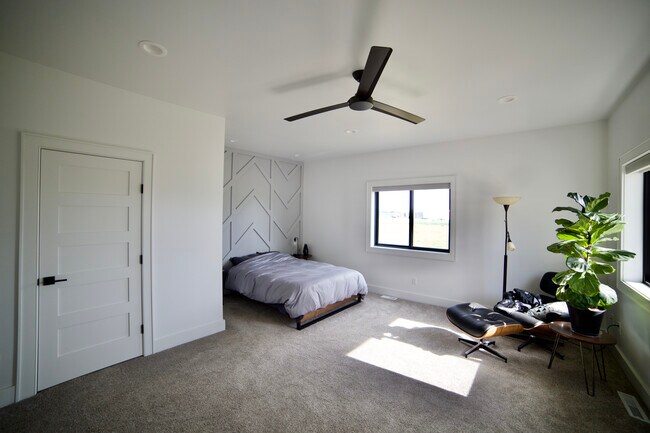 Building Photo - 1830 22nd St S