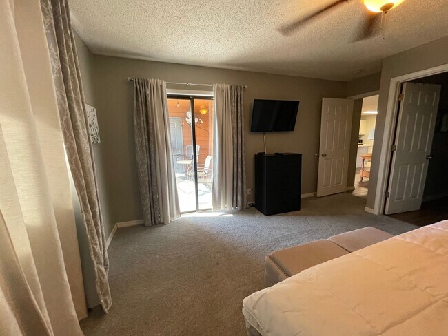 Building Photo - Furnished 2 bedroom 2 bath