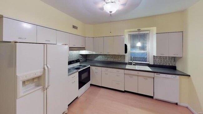 Building Photo - Fantastic 2bd/1ba home! Coming soon!