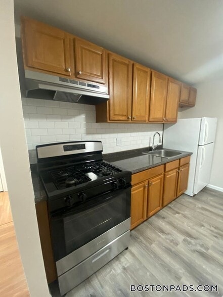 Primary Photo - 134 Willard St
