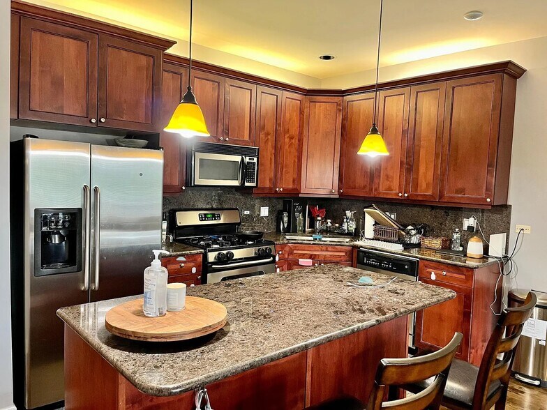 Building Photo - 1909 S State St