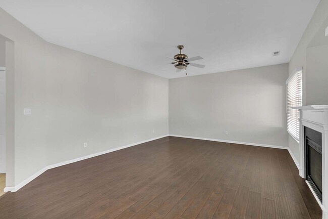 Building Photo - 710 Ray Ave