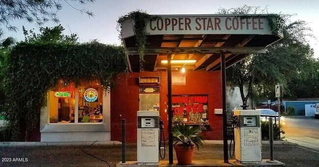 Building Photo - 1301 W Glenrosa Ave