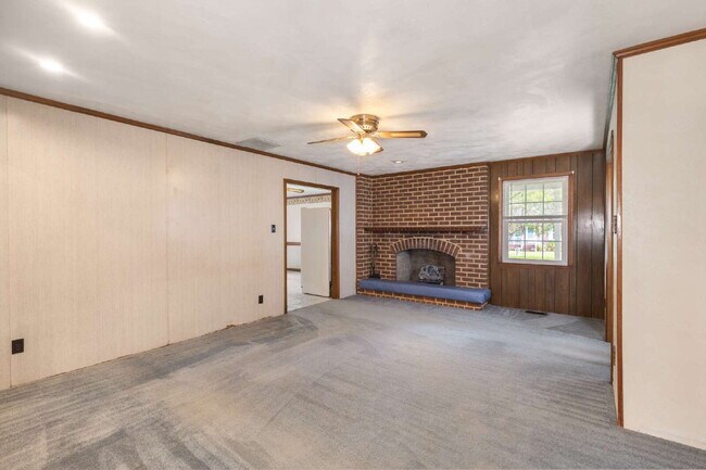 Building Photo - 512 Winwood Dr