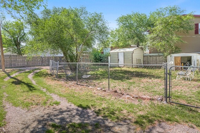 Building Photo - Two bedroom house for lease