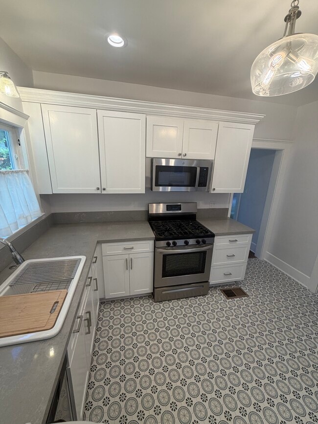 Kitchen - 713 S Bronson Ave