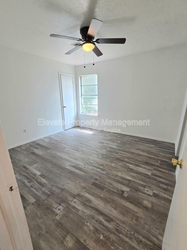 Building Photo - 524 Westwood Ct