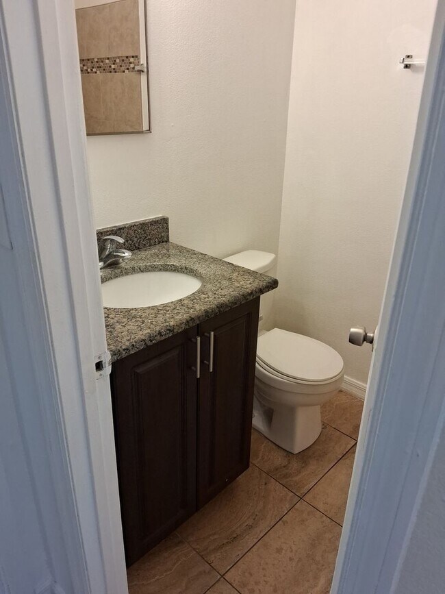 Building Photo - 3 Bed Home for Rent!