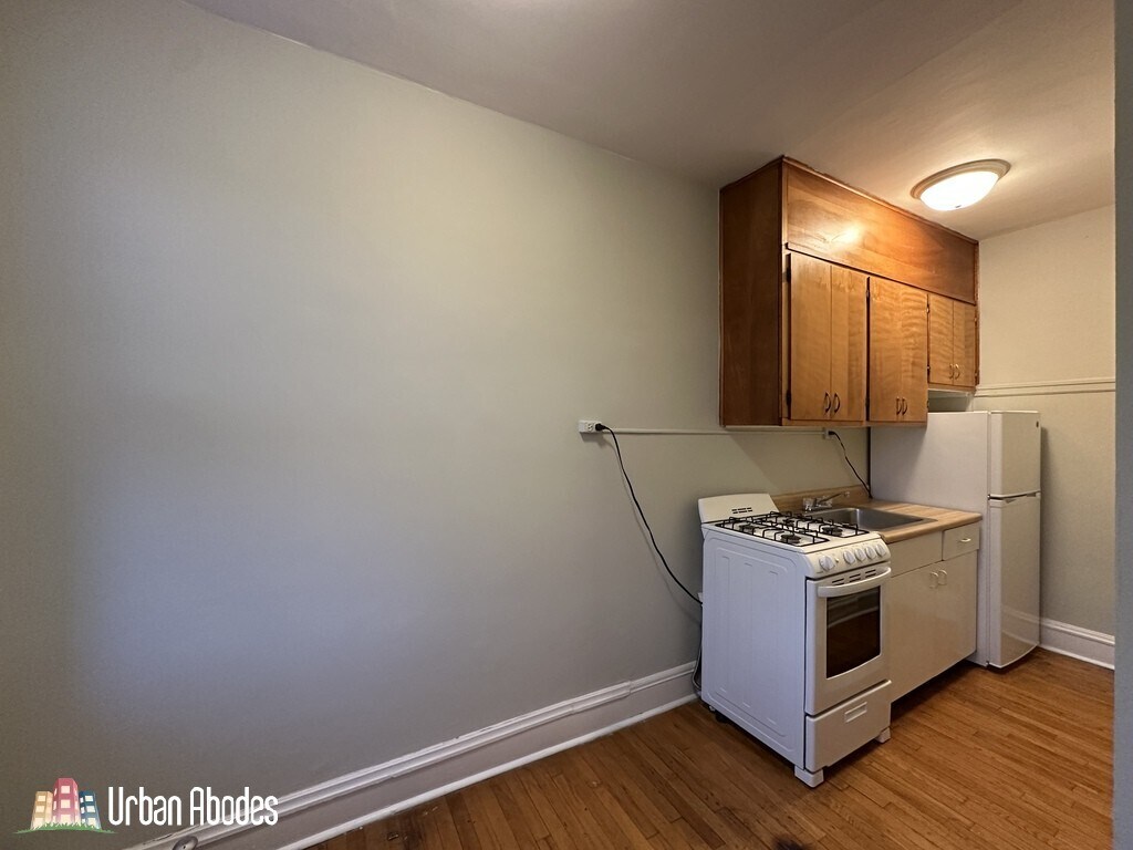 Building Photo - 4635 N Paulina St