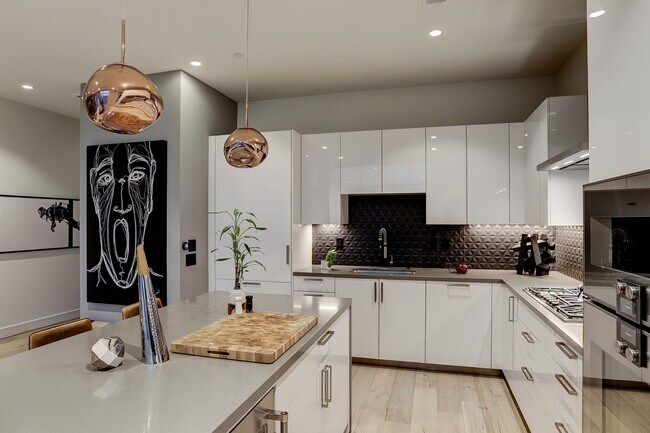 Building Photo - 4521 San Felipe St