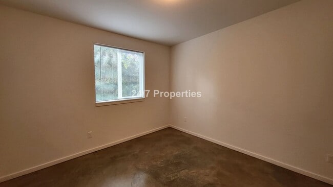 Building Photo - Unique 2 BD | 1 BA Home - SE Portland