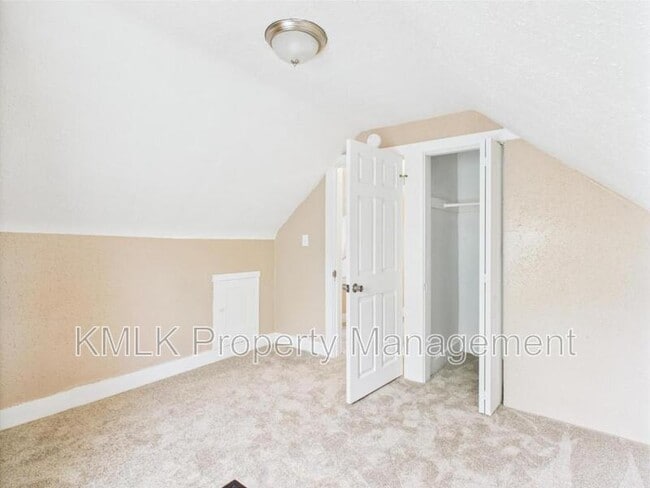 Building Photo - 84 E Mapledale Ave