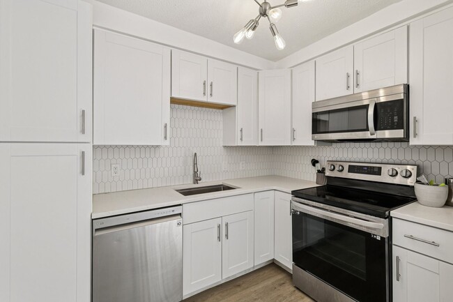 Building Photo - Stunning remodel