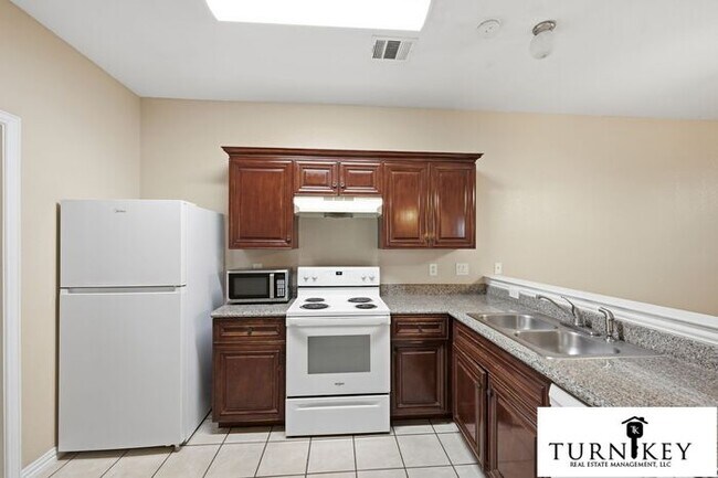 Building Photo - Ready NOW! Stunning 3/2 Duplex in West Fort Worth — Granite Kitchen, Garage & Fenced Yard!
