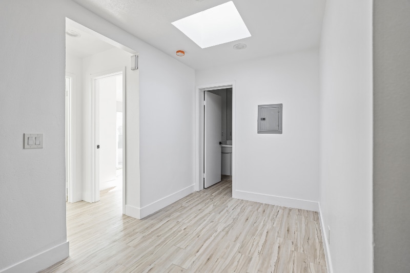 Building Photo - 850 N Van Ness Ave