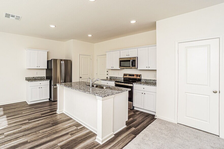 Building Photo - 5543 Bluebell Mdw