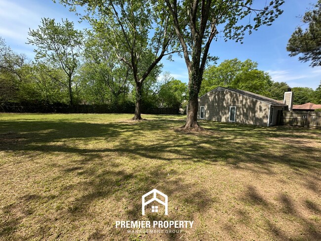 Building Photo - Charming 3BR/2BA Home in 38141 | Vaulted Ceilings, Fireplace & 2-Car Garage