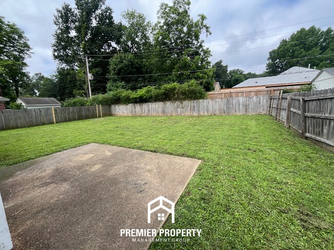 Building Photo - Charming 3BR/2BA in 38118 | Hardwood Floors, Formal Dining & Fenced Yard