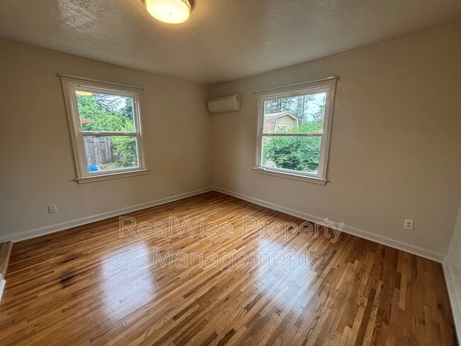 Building Photo - 364 W Selmar Ct