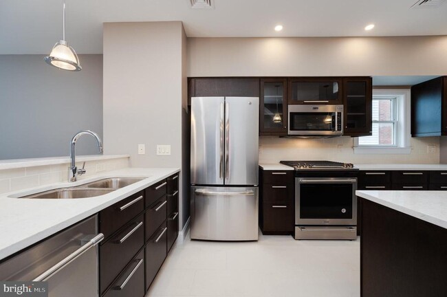 Building Photo - 1020 Penn St