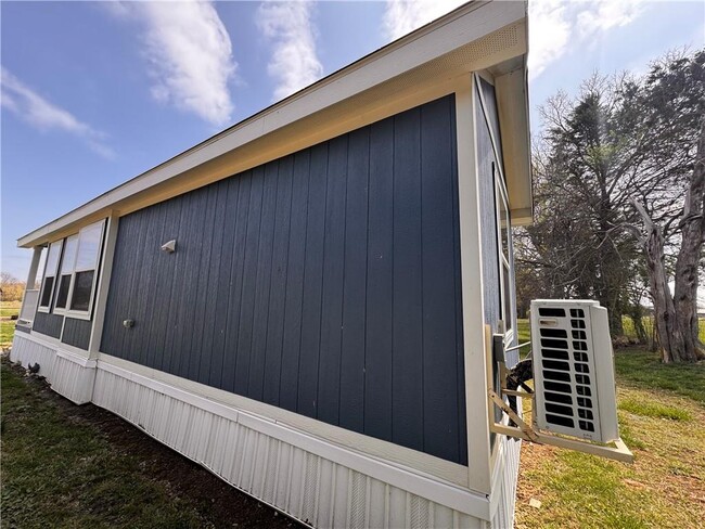 Building Photo - 324 Parker Ln