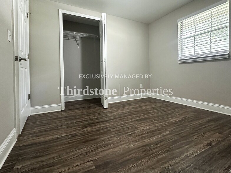 Building Photo - 455 W Clermont Dr