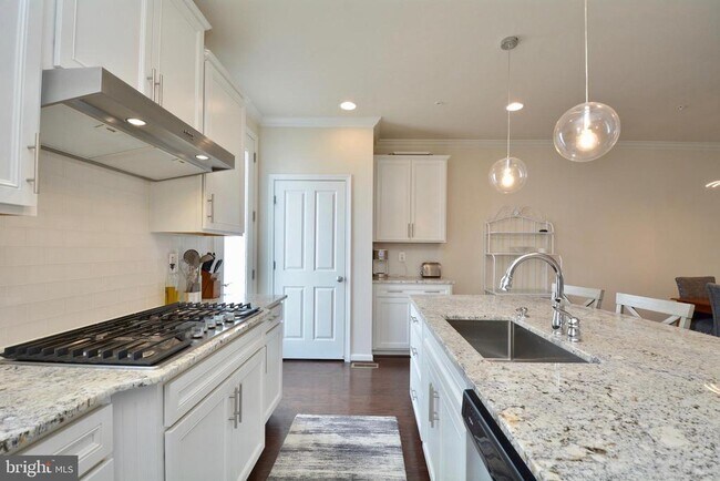 Building Photo - 22305 Broadway Ave