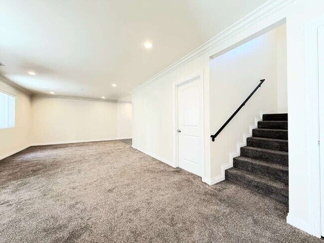 Building Photo - 116 W 50th St