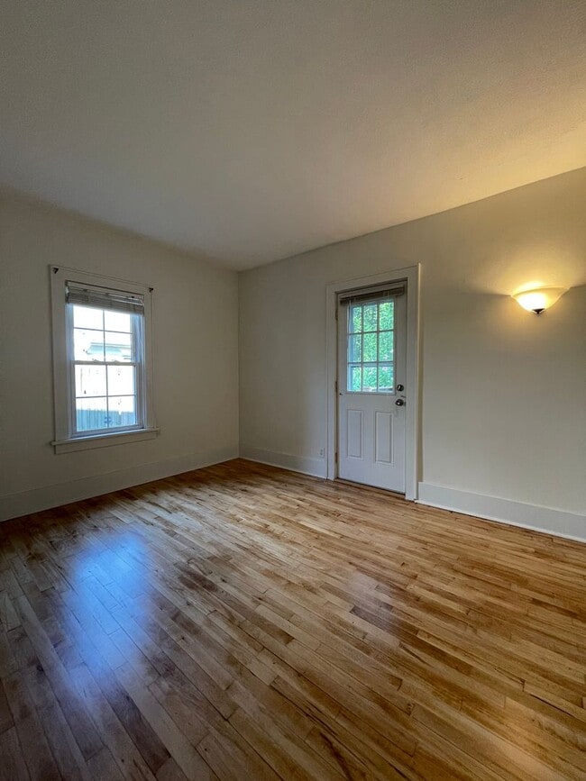Building Photo - Three Bedroom Home in Kalamazoo