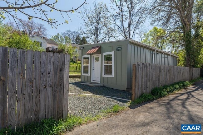 Building Photo - 1403 Burgess Ln