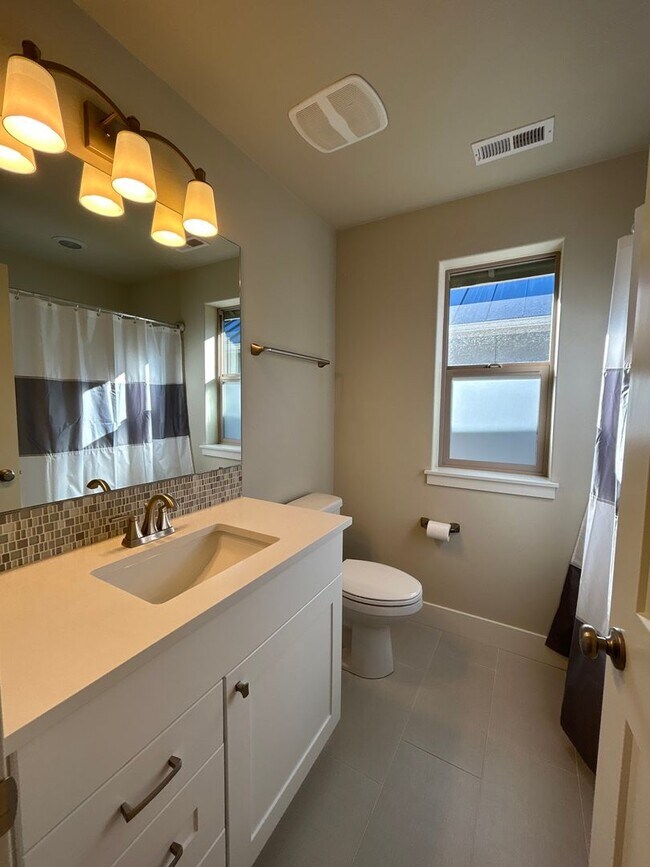 Building Photo - Beautiful 3 Bedroom Home in Tuscany Pines