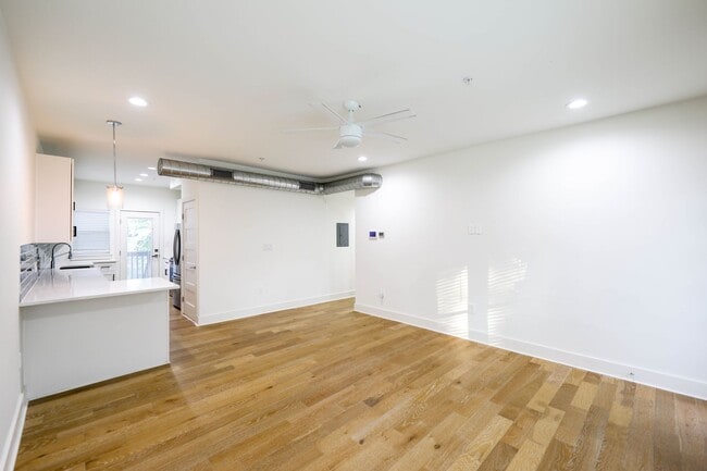 Building Photo - 8 Bedrooms 8 Baths Pre-leasing Now for 202...