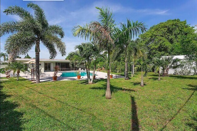 Building Photo - 272 NW 45th St