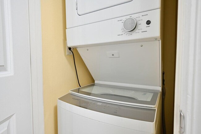 Building Photo - 11 Beachside Dr