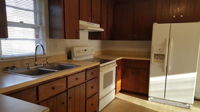 Building Photo - One Level House off Old Forest Road