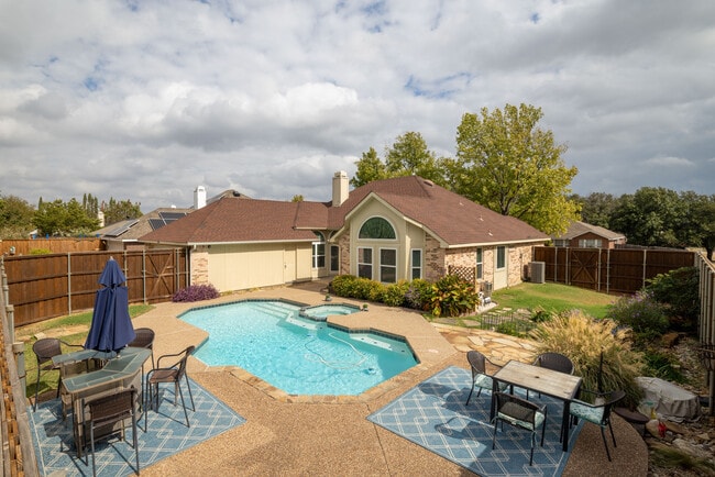 Primary Photo - 3410 Los Alamos Ln