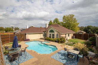 Building Photo - 3410 Los Alamos Ln