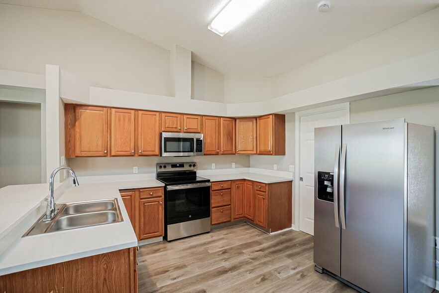 Building Photo - 72 Long Meadow Ln N