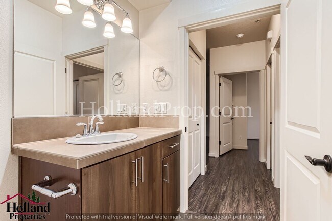 Building Photo - Cute 2 bedroom ground floor Condo located ...