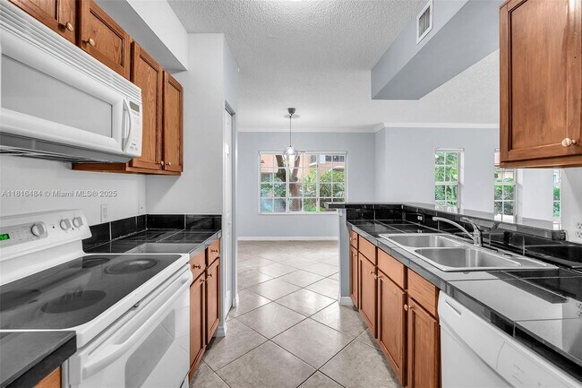 Building Photo - 2474 Centergate Dr