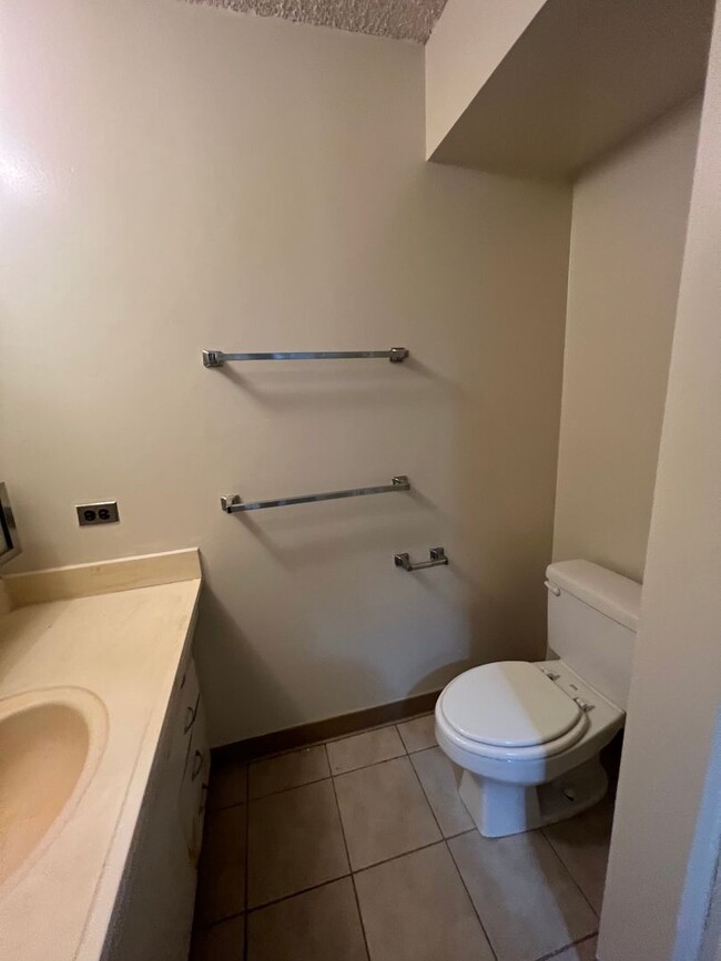 Building Photo - Renovated studio @ Pacific Grand $1400.00