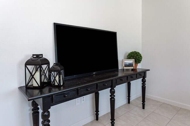 Building Photo - 3 Bedroom Homes for rent in Pleasant HIll, IA