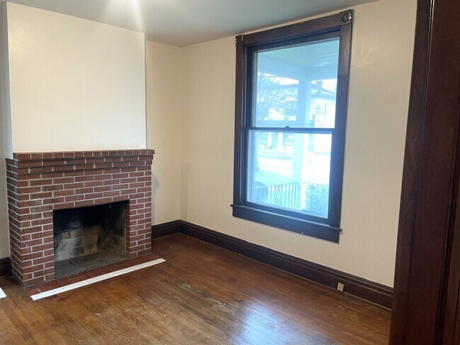 Building Photo - 2-story duplex | 4 bedrooms and 2 full bathrooms