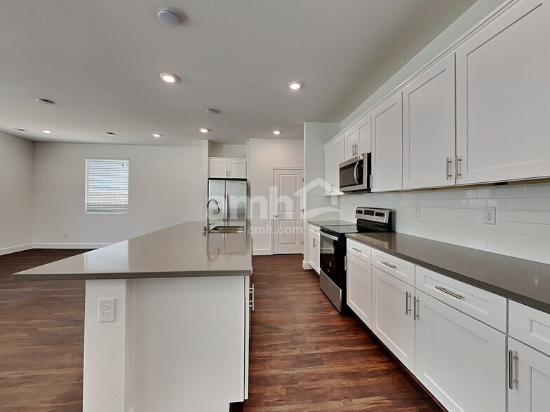 Building Photo - 10413 Medusita St