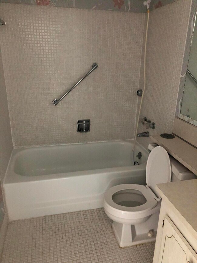 Building Photo - 227 Norwich J