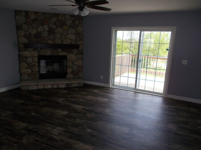 Building Photo - Large, Beautiful Home North of Richmond