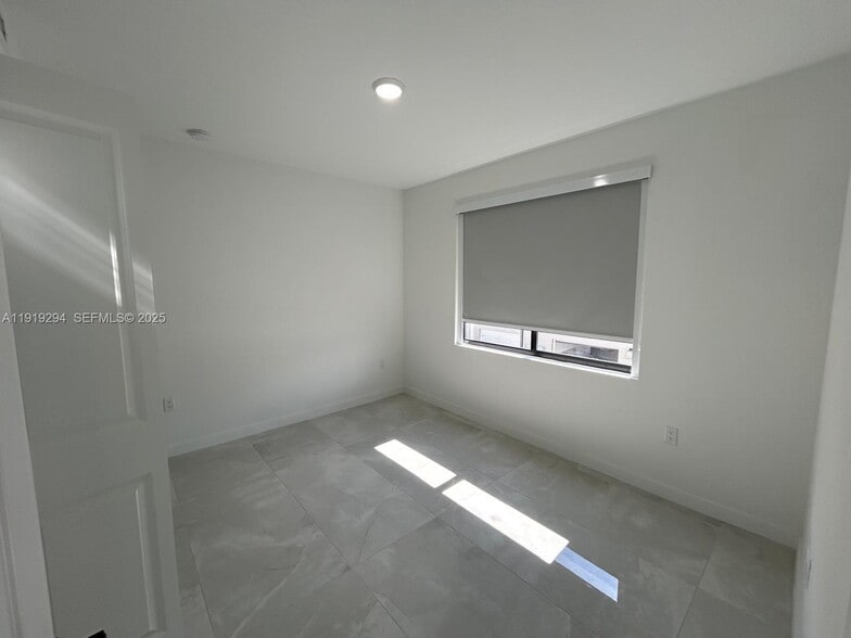 Building Photo - 14568 SW 261st Ter